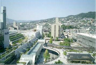 アステ川西（川西阪急）・駅前広場